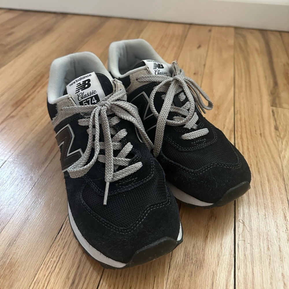 New Balance Classic 574 Women’s Sneakers (8.5US)
